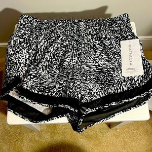 Athleta Printed Mesh Racer Run Shorts 4” - Small